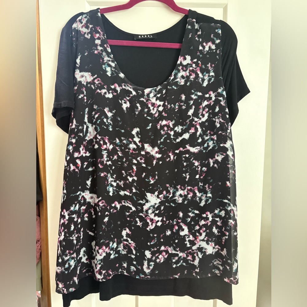Rebel Wilson Black and Pink Abstract Short Sleeve Top 1X